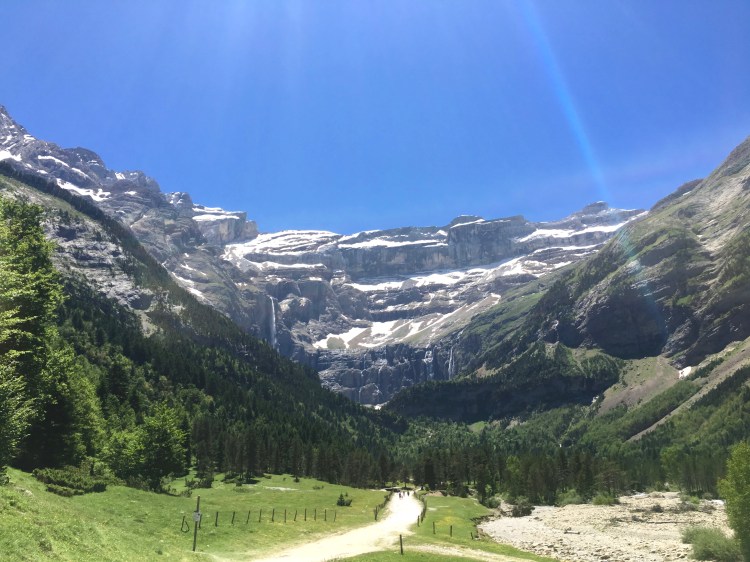 Le chemin menant à Gavarnie