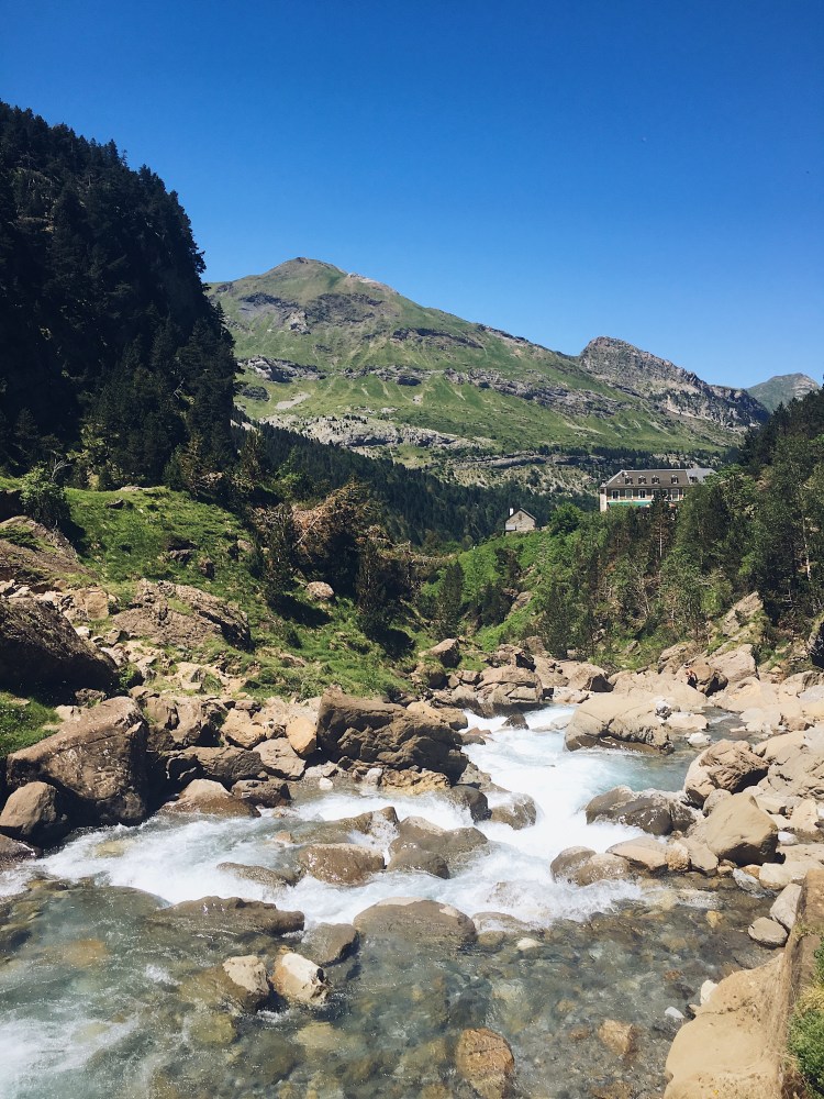 Où la cascade de Gavarnie s'écoule