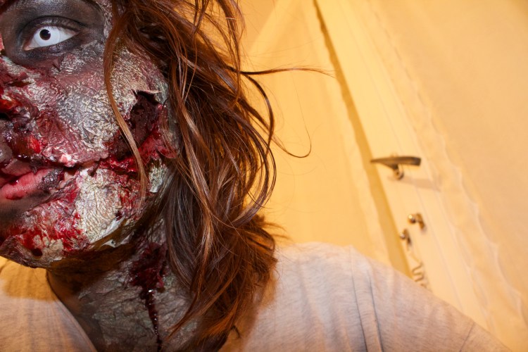 Maquillage halloween zombie rainbow&amp;runlight