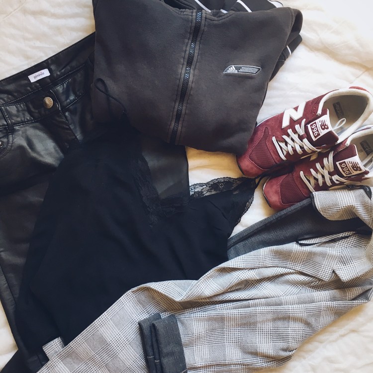 cuir-prince de galle-dentelle-sneakers bordeaux