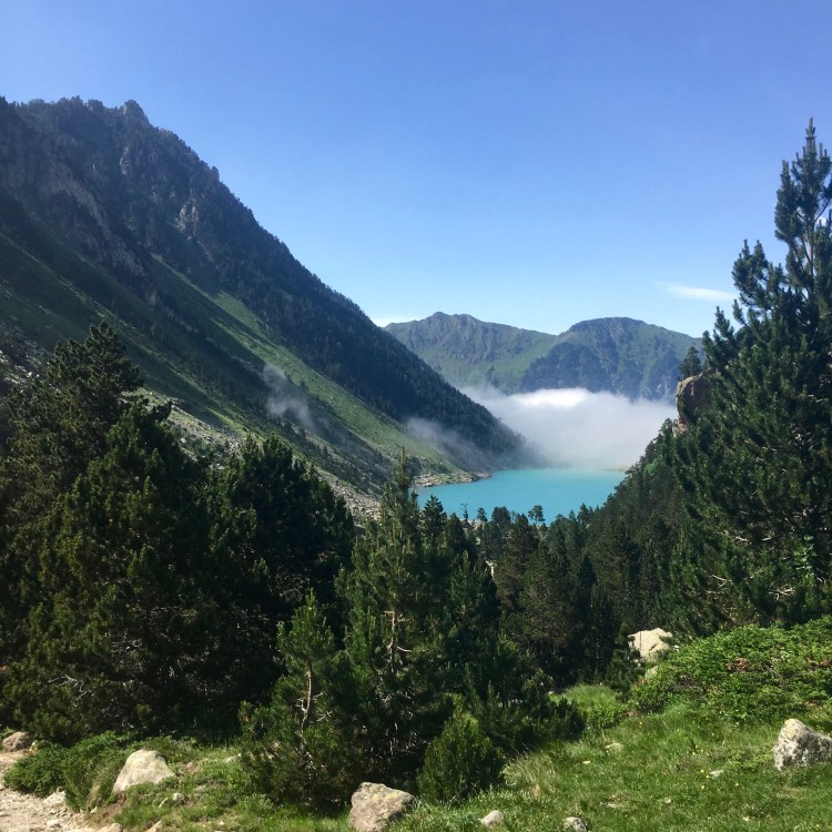 Vue sur le lac de Gaube rainbow&amp;runlight