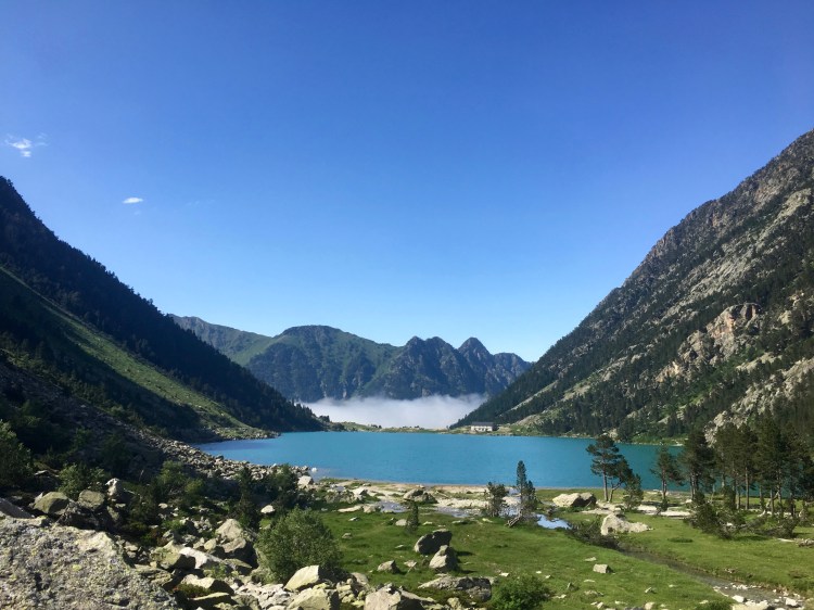 Vue sur le lac de Gaube rainbow&amp;runlight